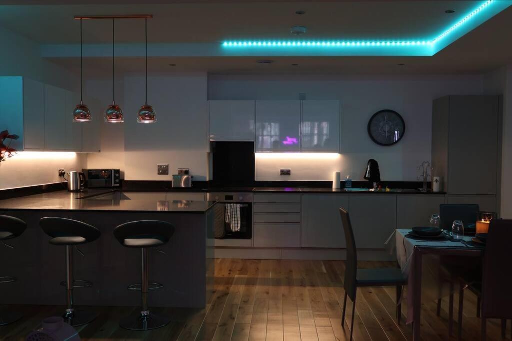 Вилла Modern House In Бирмингем Экстерьер фото