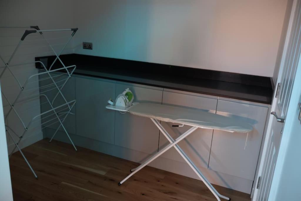 Вилла Modern House In Бирмингем Экстерьер фото